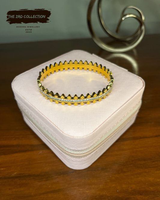 Louis Elegance Gold Handcuff