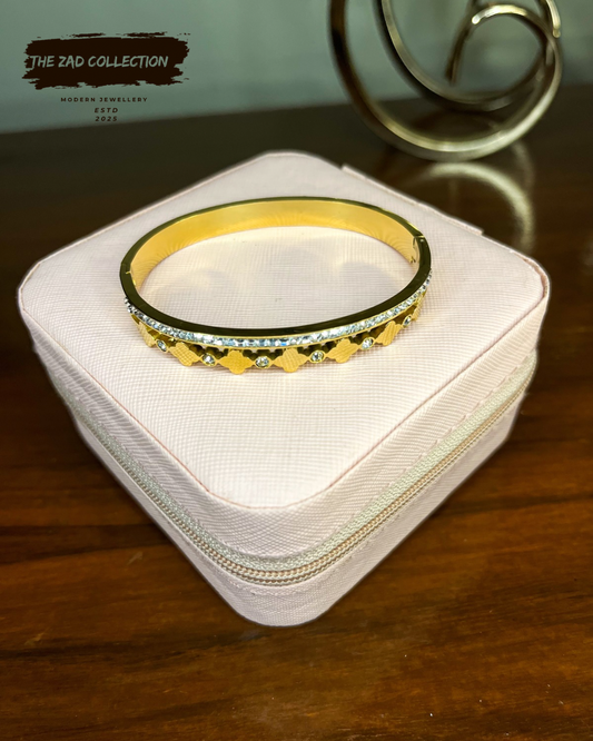 Diamond Cut Gold Handcuff