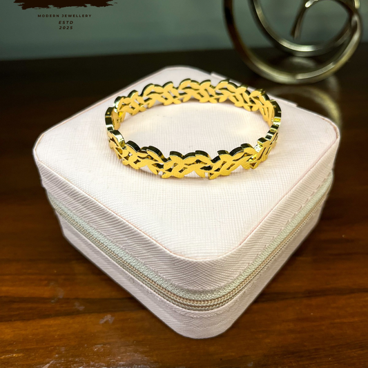 Interlocking Gold Bracelet – Durable Elegance in Artificial Stainless Steel