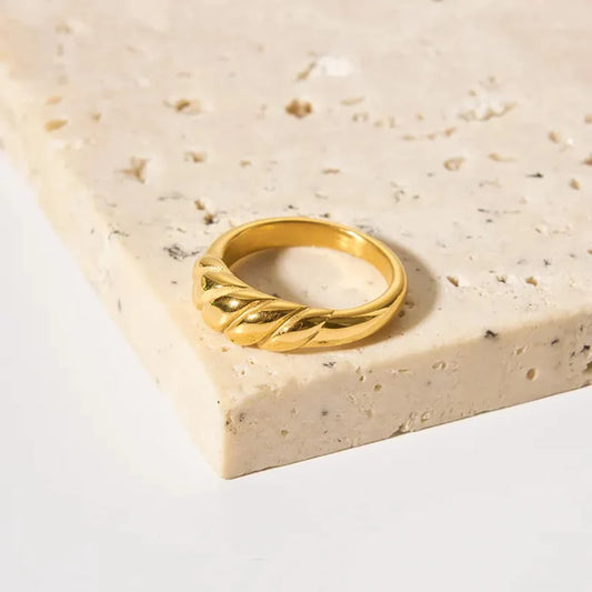 Croissant ring